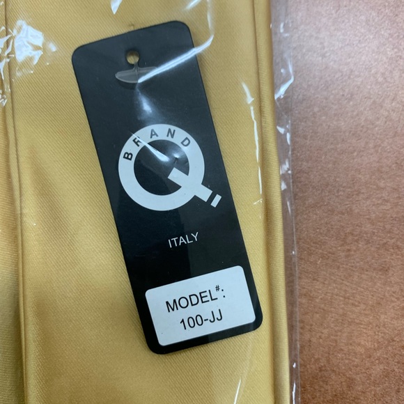 Brand new tie - Picture 3 of 4